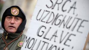 Po vseh večjih hrvaških mestih so danes potekali množični shodi v podporo obsoje