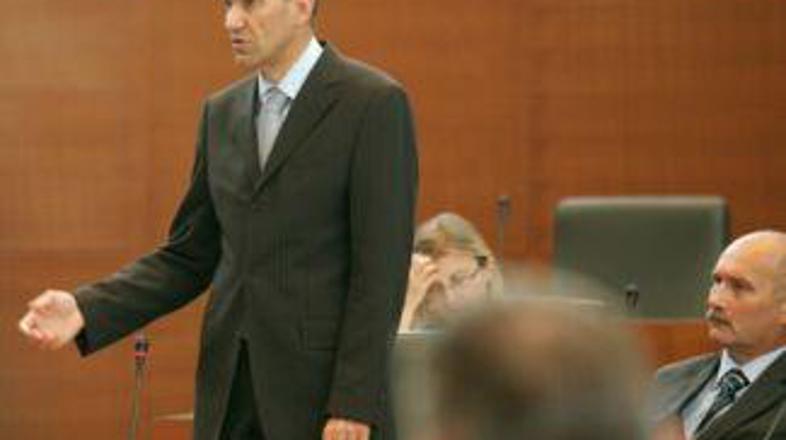 Janša si ne bo dovolil odvzeti pravice do komentiranja končanih postopkov.