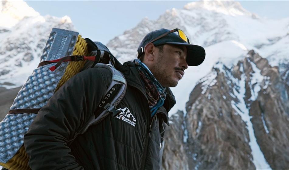 Potrjeno, sloviti alpinist in še devet oseb izgubilo življenje