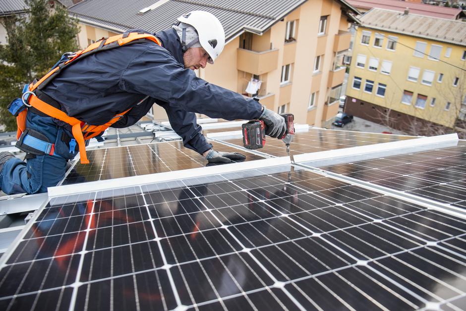 Sončna elektrarna na hiši | Avtor: arhiv Gen-i