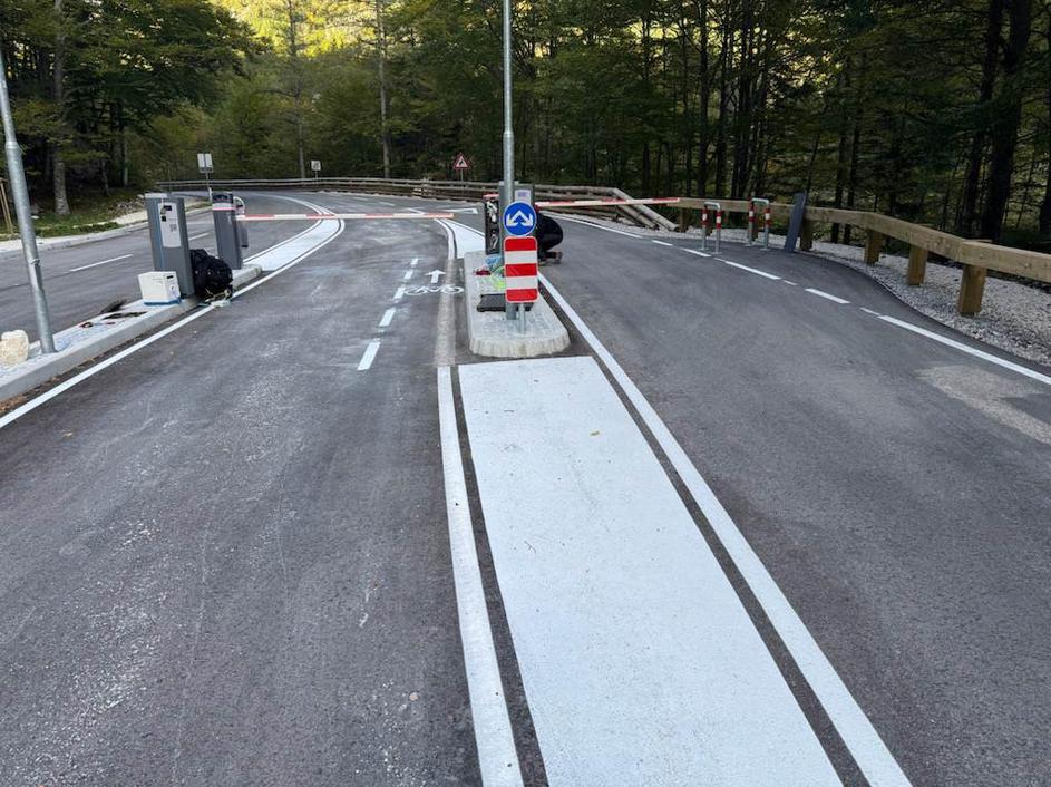 zapornice na cesti na prelaz Vršič