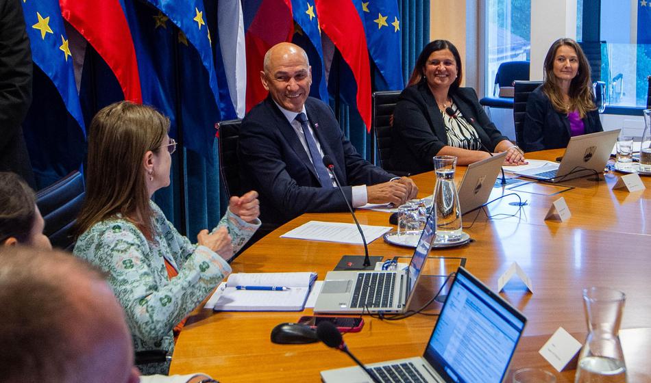 Janša po prvi seji vlade že napovedal veliko potezo