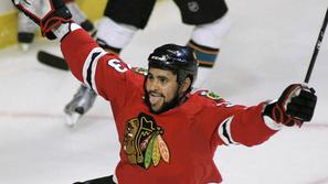Dustin Byfuglien - fant, ki je Blackhawks popeljal na korak od finala. (Foto: Re
