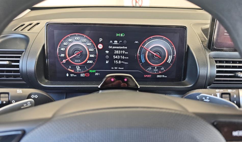 Po letu dni z električnim avtom: Toliko sem prihranil