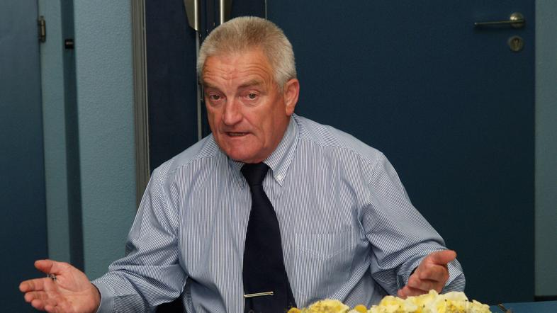 "Govorice o poslih, ki naj bi jih pričakovali nekateri, povezani s člani sveta b