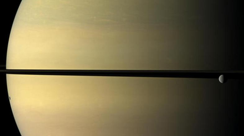 Pri fotografiranju so uporabili rdeč, zelen in moder filter, ki so ga nato kombi