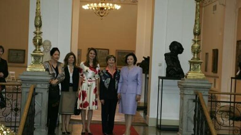Laura Bush in Barbara Miklič Türk sta se sprehodili po Narodni galeriji.