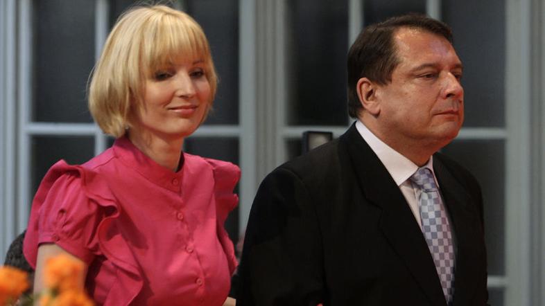 Jirij Paroubek z ženo Petro po razglasitvi volilnih rezultatov. (Foto: Reuters)