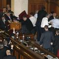 Pretep poslancev v ukrajinskem parlamentu. (Foto: Reuters)