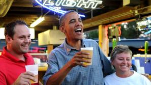 Barack Obama s kozarcem piva