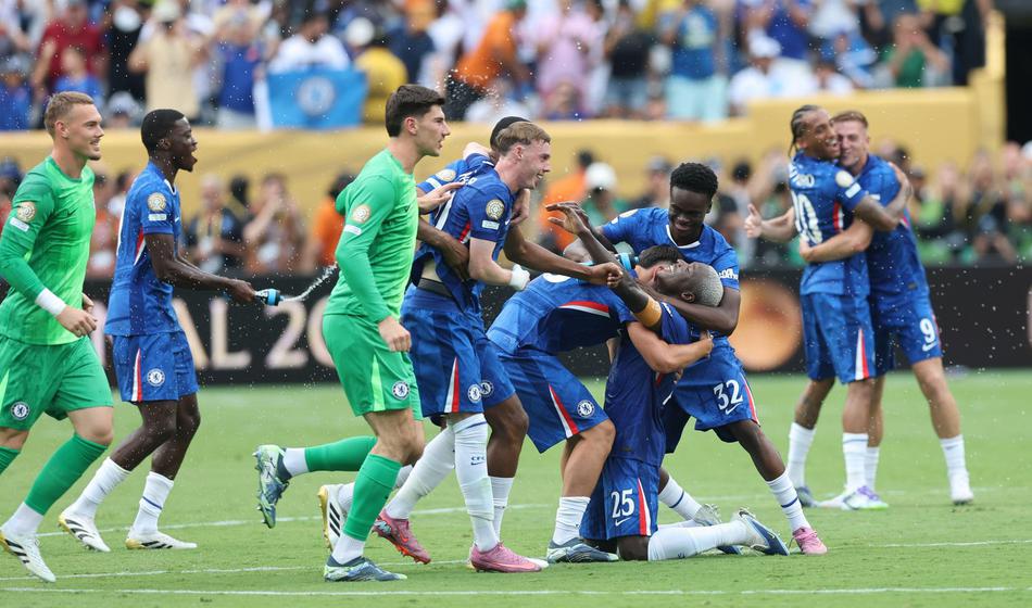 Pred pol leta je popeljal klub do svetovnega naslova, zdaj odhaja