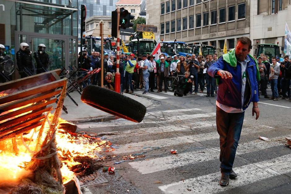 Protesti kmetov v Bruslju | Avtor: EPA