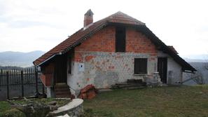 V požaru je eden izgubil življenje, neuradno zaradi zadušitve. (Foto: Živa Zakše