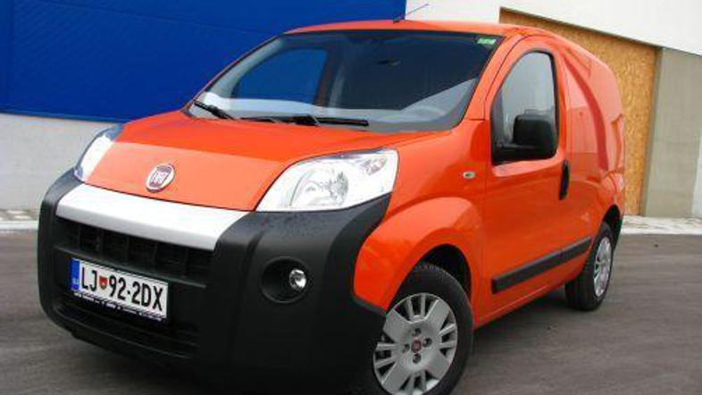 Fiorino je za vsega 3,86 metra velik dostavnik nadpovprečno prostoren. Vanj lahk