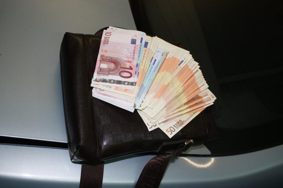 Vlamljanje v bankomate