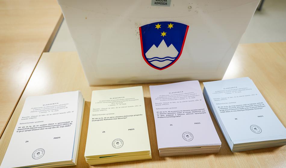 Po slabi tretjini preštetih glasovnic kaže štirikrat za