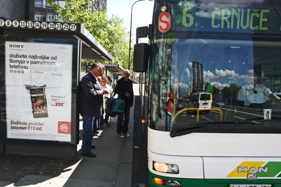 Ljubljana 18.05.2013 mestni avtobus, proga 6, trola, mestni javni prevoz, postaj | Avtor: Saša Despot