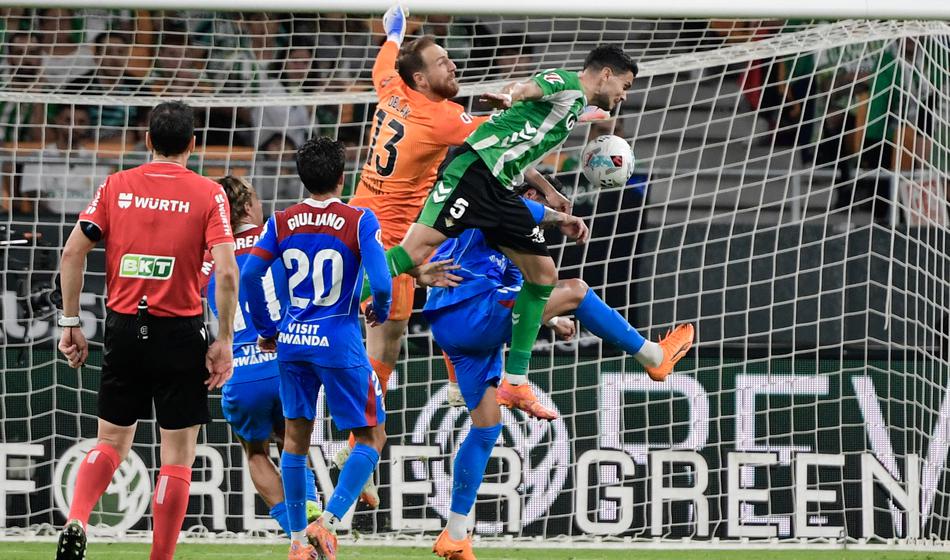 Oblak ohranil nedotaknjeno mrežo