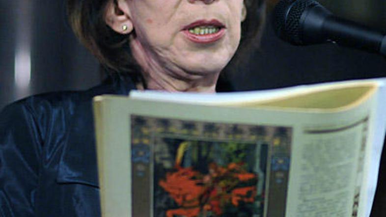 Pisateljica na razstavi, ki so jo pripravili ob njeni 70-letnici.