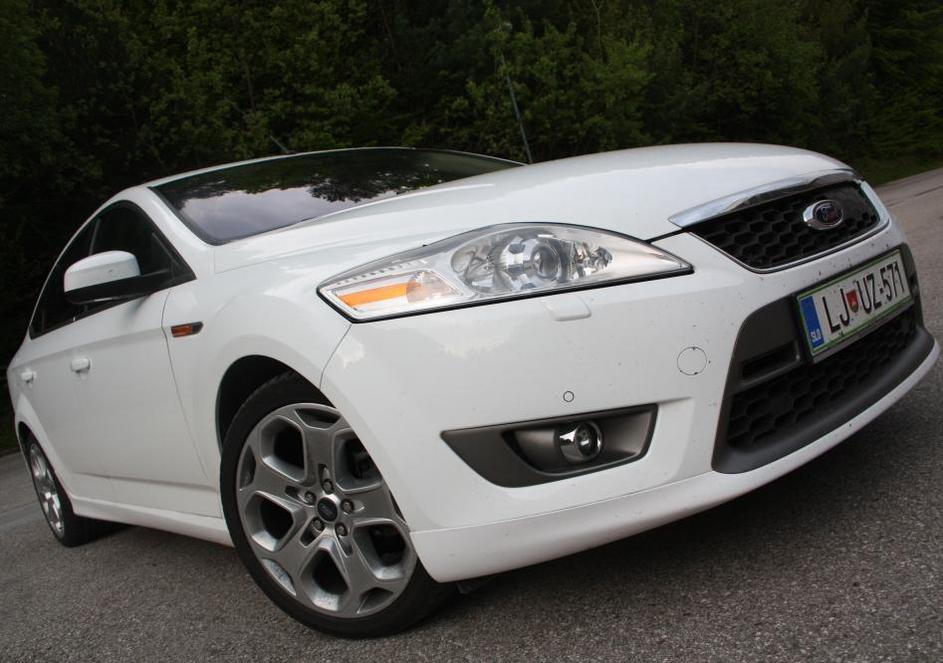 Mondeo s petvaljnim turbakom v nosu je sicer na voljo tudi z drugimi (pohlevnejš