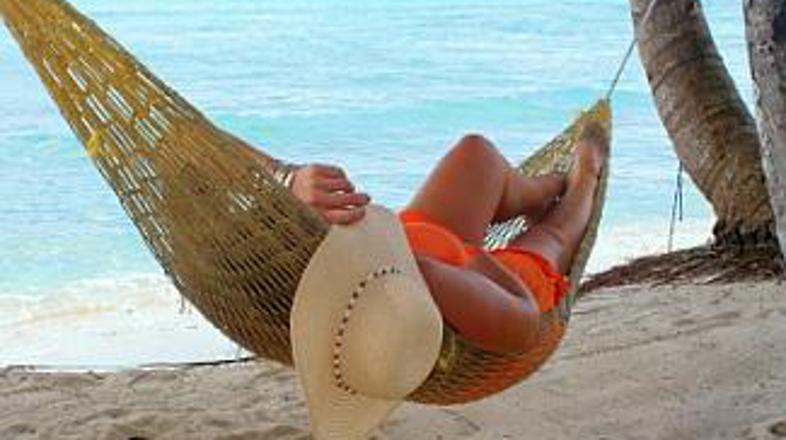 Na plažo običajno pribrzijo pozno popoldne in takrat vas najbrž ne reši niti mir