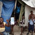 Prebivalci Port-au-Princea v šotorih v strahu pričakujejo tropski vihar. (Foto: 