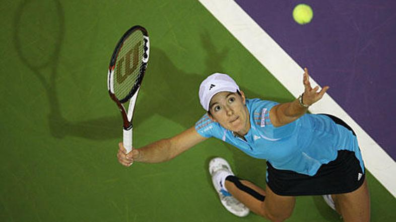 Ob viharnem zasebnem življenju Justine Henin blesti na teniških igriščih.