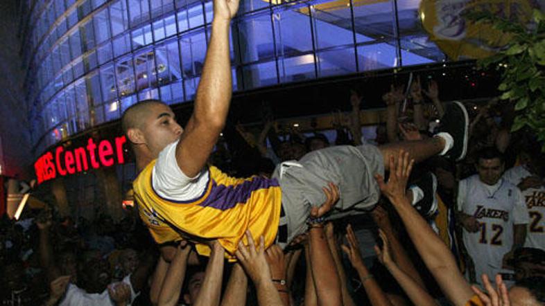 Sprva športno slavje se je končalo z divjanjem.