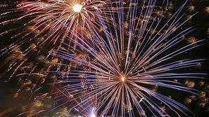 Največ ljudi se pričakuje na ognjemetu nekaj minut pred polnočjo.
(Foto: Vlado 