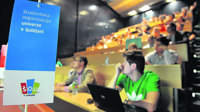 Študentski poslanci so pogodbo z direktorjem Rokom Sotlarjem potrdili z 22 glaso