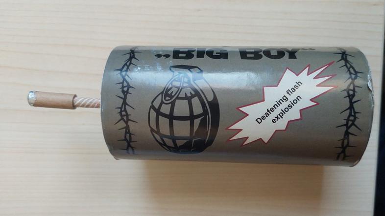 Policisti otrokom zasegli pirotehniko