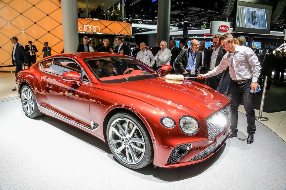 Avtosalon v Frankfurtu