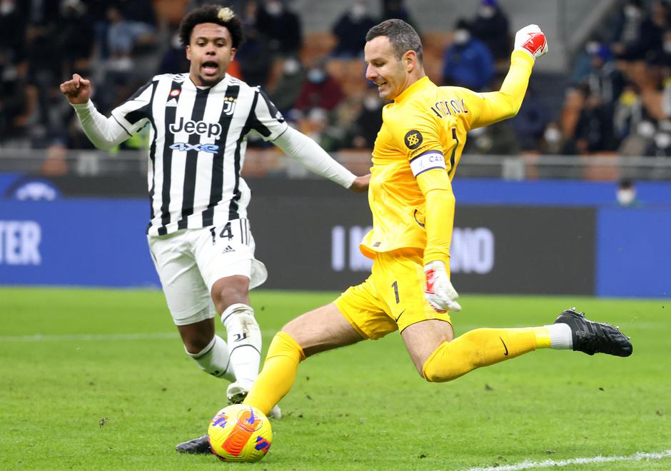 Weston McKennie Samir Handanović Inter Juventus Supercoppa | Avtor: Epa