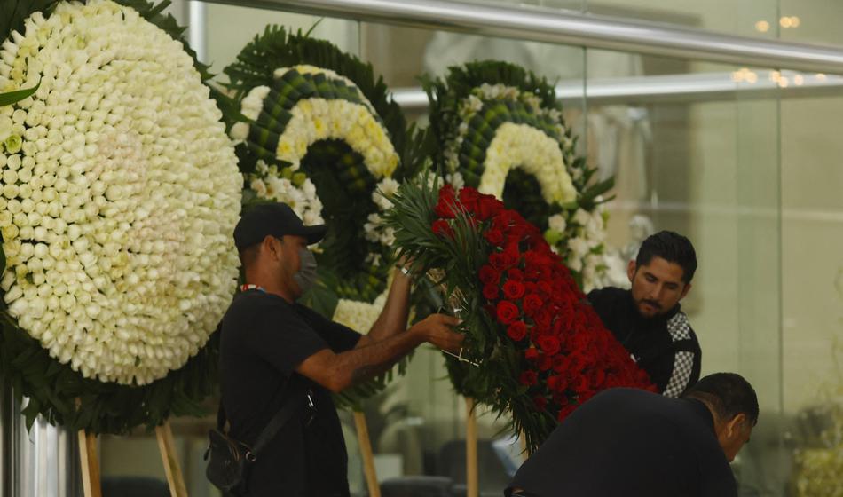 Mamilarskega šefa pokopali v zlati krsti, ta aranžma ima poseben pomen