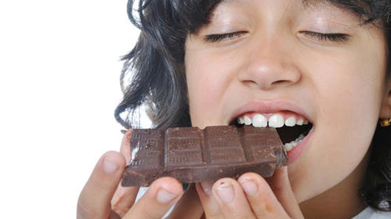 Namesto čokolade naj vaš otrok v vrtec raje prinese suho sadje in oreščke.