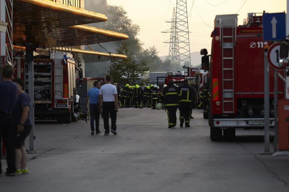 Požar Pošta Slovenije | Avtor: Gasilci omejili požar v pošti na Viču