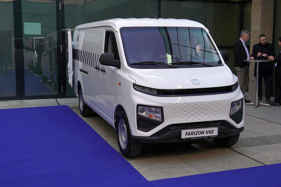 farizin V6E in farizon SV | Avtor: Matija_Janežič