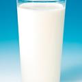 Mleko je dober vir kalcija; en kozarec ga vsebuje 300 miligramov. V svoj jedilni