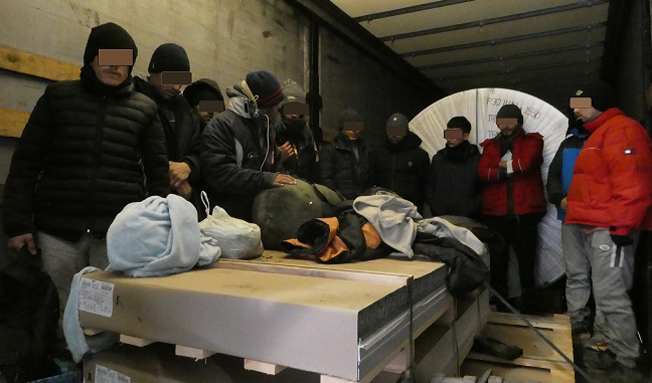 Drama na Gruškovju: Policisti odprli prikolico in obstali brez besed