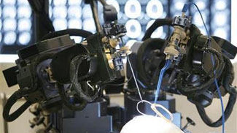 Robote že zdaj uporabljajo v desettisoč različnih procesih.