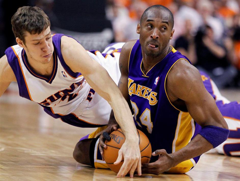 Goran Dragić ob dvoboju s Kobejem Bryantom v končnici lanske sezone NBA. (Foto: 