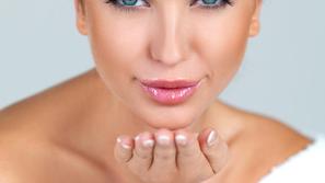 Vroč vosek za mladosten videz. (Foto: Shutterstock)