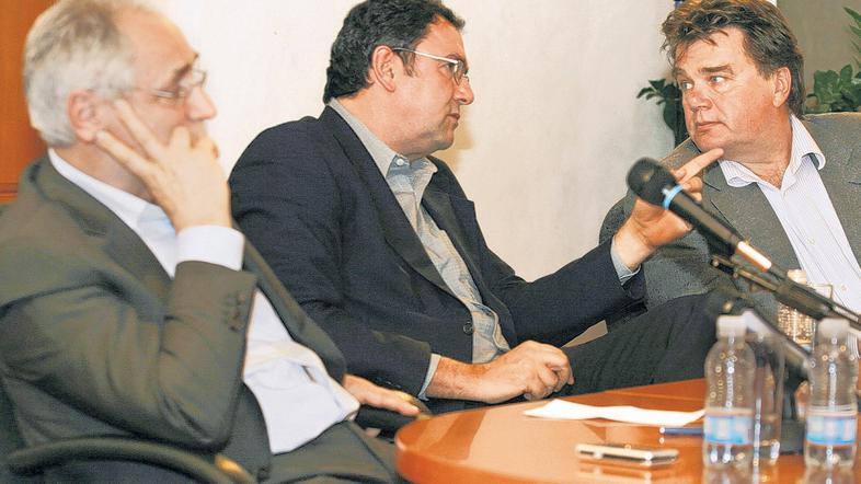 Franco Juri (na sredini) je včeraj vodil posvet, na katerem sta se soočila Ivo V