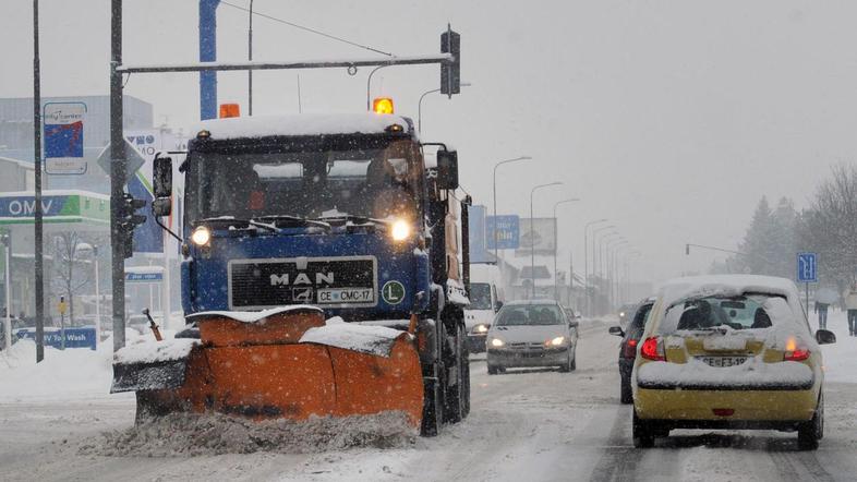Celjski VOC ima na terenu ves čas 102 plužni enoti, zaposlenih (tudi pogodbeno) 