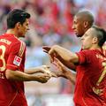 Mario Gomez Franck Ribery in Jerome Boateng proslavljajo gol Bayerna proti Freib