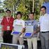Zmagovalcem sta nagrade predala direktor Toyota Slovenija Gregor Mauko (levo) in