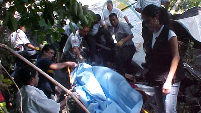 Na avtobusu je bilo več ameriških turistov.