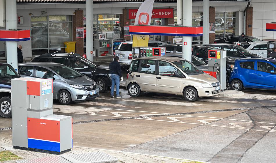 Bali smo se podražitve, a presenečenje: Dizel in kurilno olje cenejša