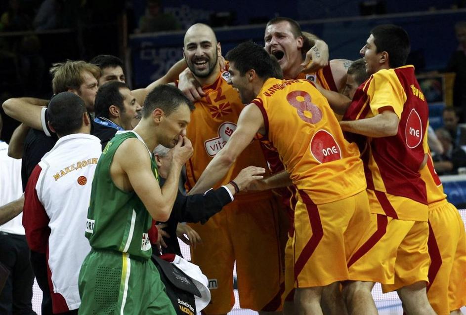 Veselje Makedoncev po zmagi nad Litvo