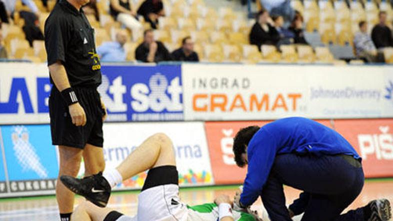 Pravico na tekmah slovenskih lig bodo še naprej delili domači sodniki.